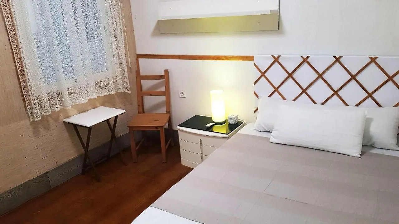 לינה וארוחת בוקר ברצלונה Apartament Sagrada Familia